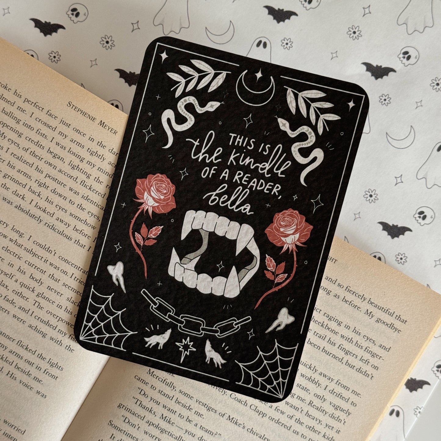 The Kindle of a reader, Bella 🩸 E-reader insert