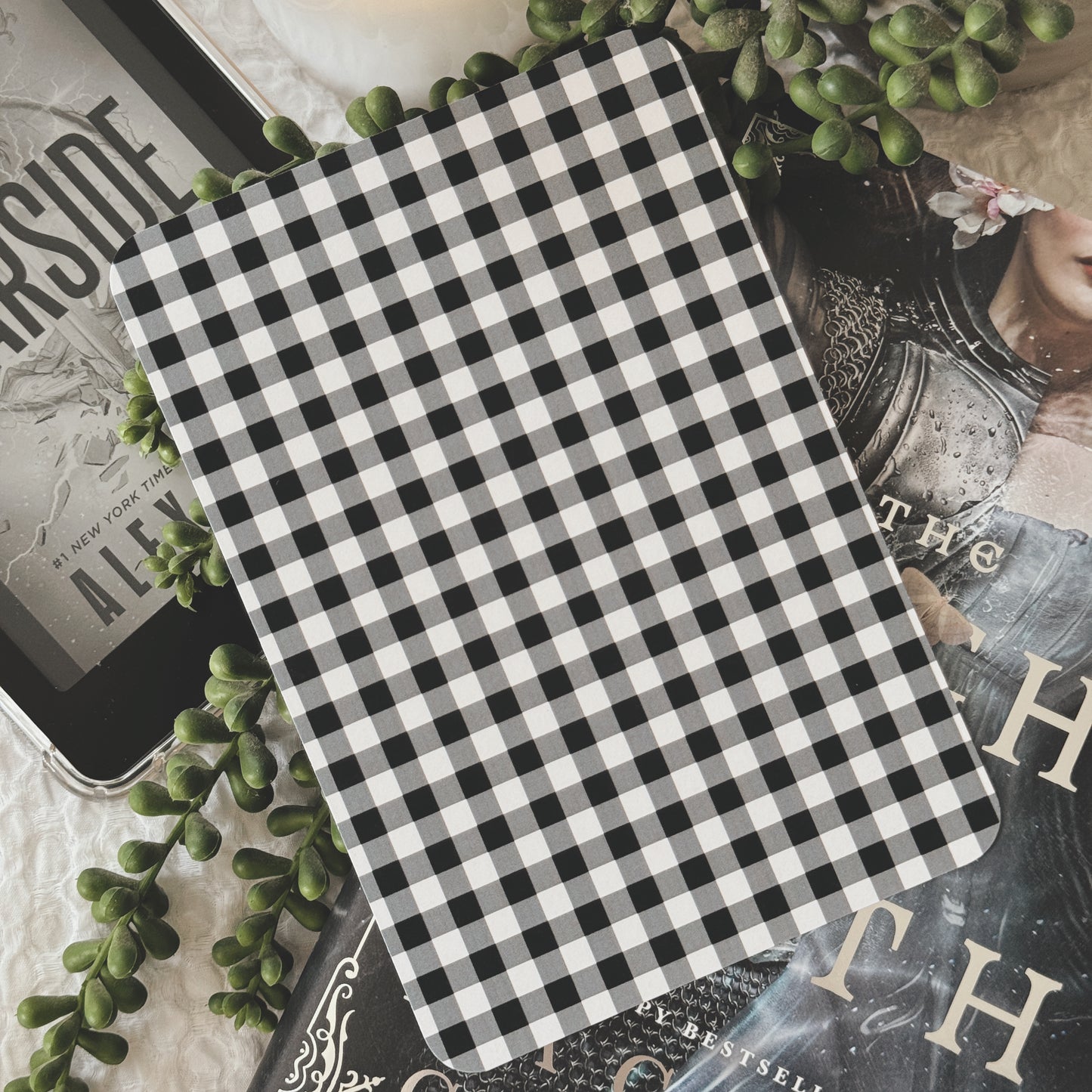 Black and white Gingham E-reader insert
