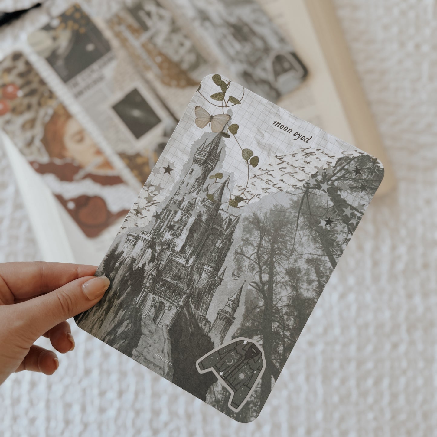 Moon-eyed E-reader insert