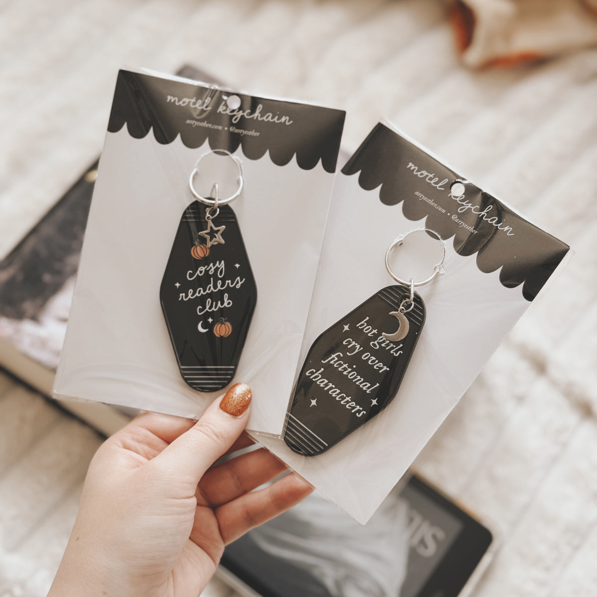 Cosy Readers Club - Motel Keychain